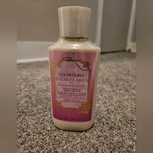 Bath & Body Works Pink Strawberry Snowflakes Lotion